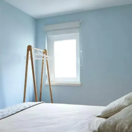 Blue Riverview - 10 Min From Airport Apartment
